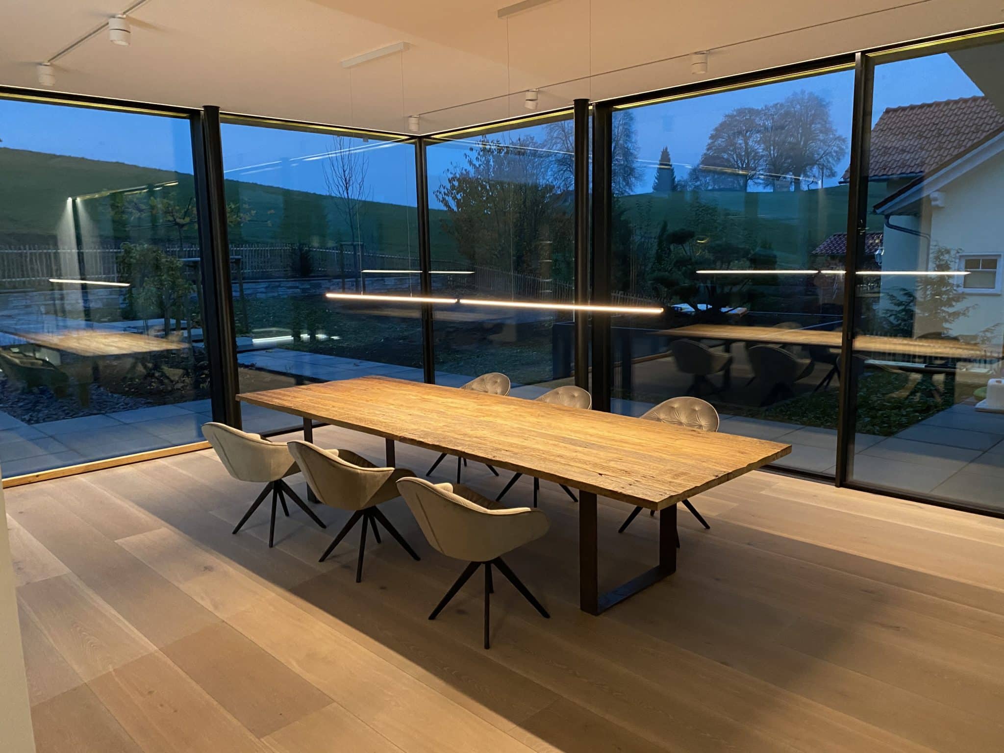 Pendelleuchte, Wohnzimmer Leuchte, Flurleuchte, Schlafzimmer Leuchte, zeitloses Design, Wohnraumleuchten, Esstisch Leuchten, dimmbare Leuchten, indirektes Licht, Hängeleuchten, Designer Leuchten, neues Leuchten design, new Design, schöne Leuchten, Eichenholz Leuchten, Leuchten, indirekte Beleuchtung, interior Licht Design, Deckenleuchte, individuelle designerleuchten, upcycling Leuchten, apollonLUX Leuchten, Indirekte Wohnzimmerleuchte