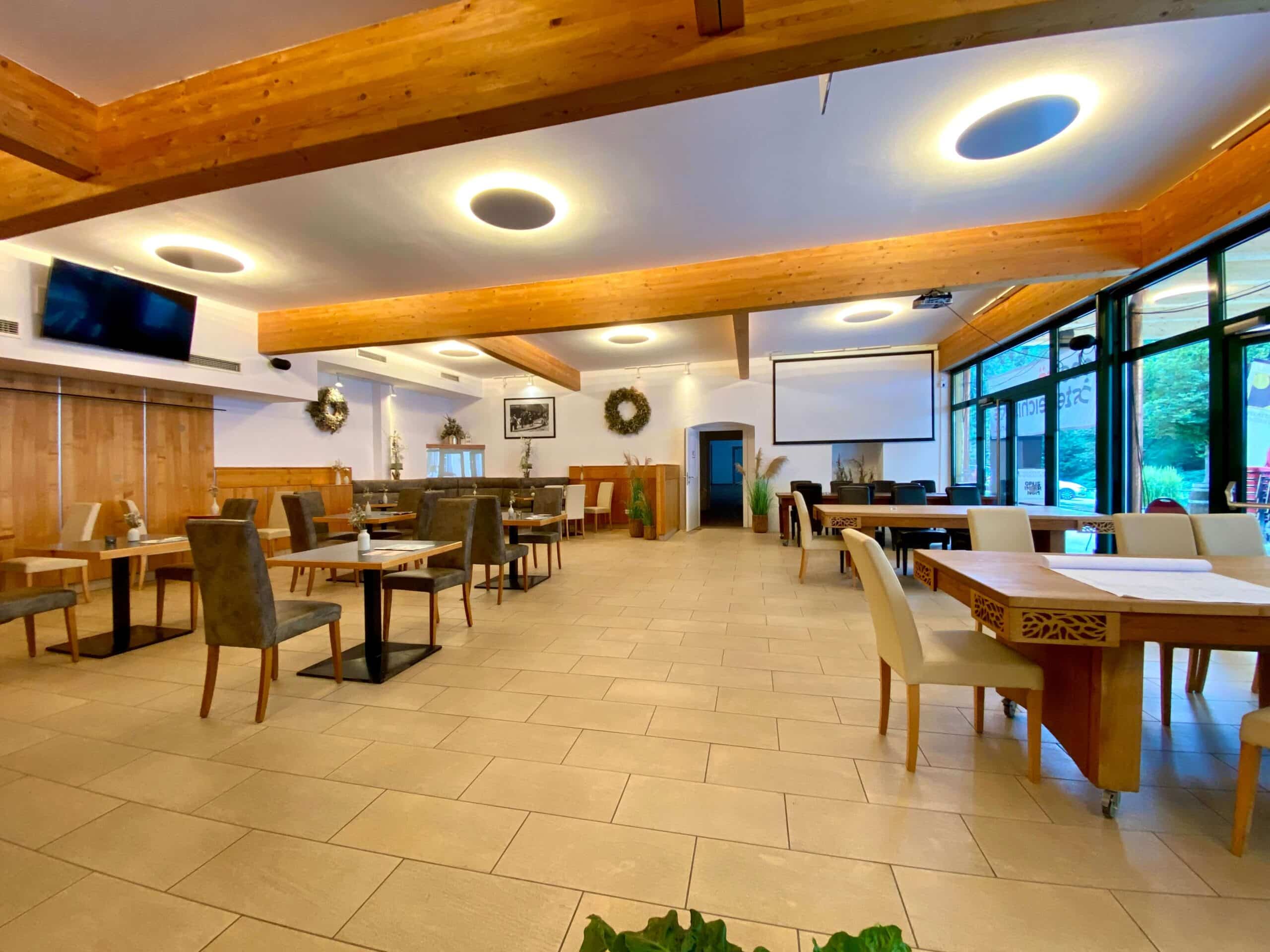 Räume ins richtige Licht setzen. Unsere Projekte zeigen, wie Licht Design, Atmosphäre und Komfort perfekt vereint. 📞 0680 14 64 886 🌐 apollonlux.at