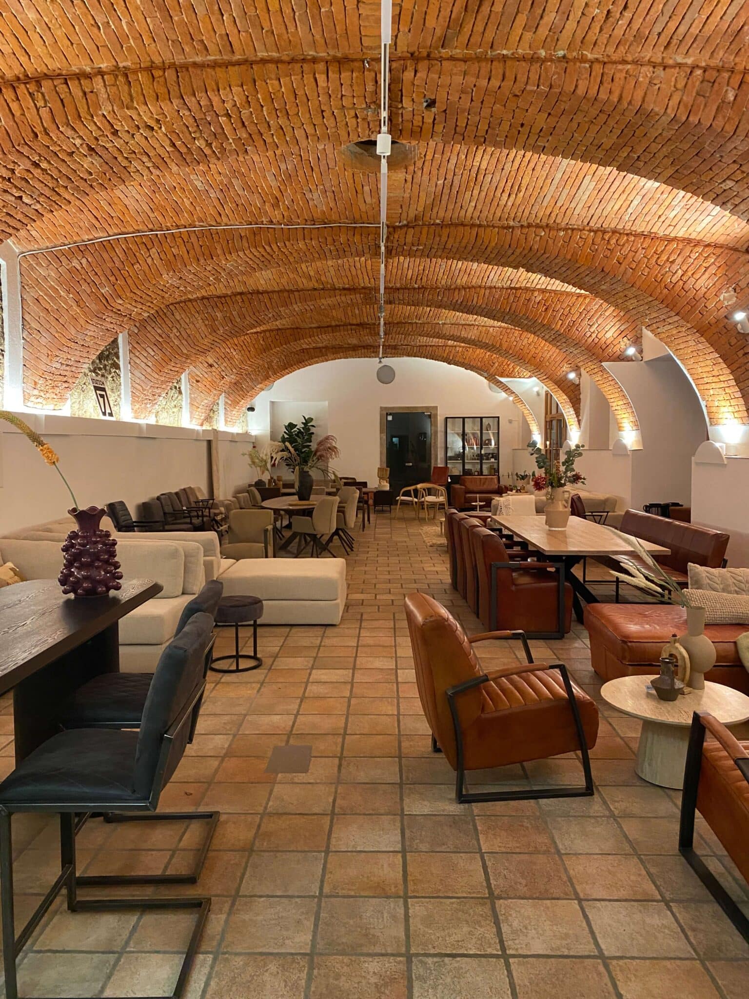 Räume ins richtige Licht setzen. Unsere Projekte zeigen, wie Licht Design, Atmosphäre und Komfort perfekt vereint. 📞 0680 14 64 886 🌐 apollonlux.at