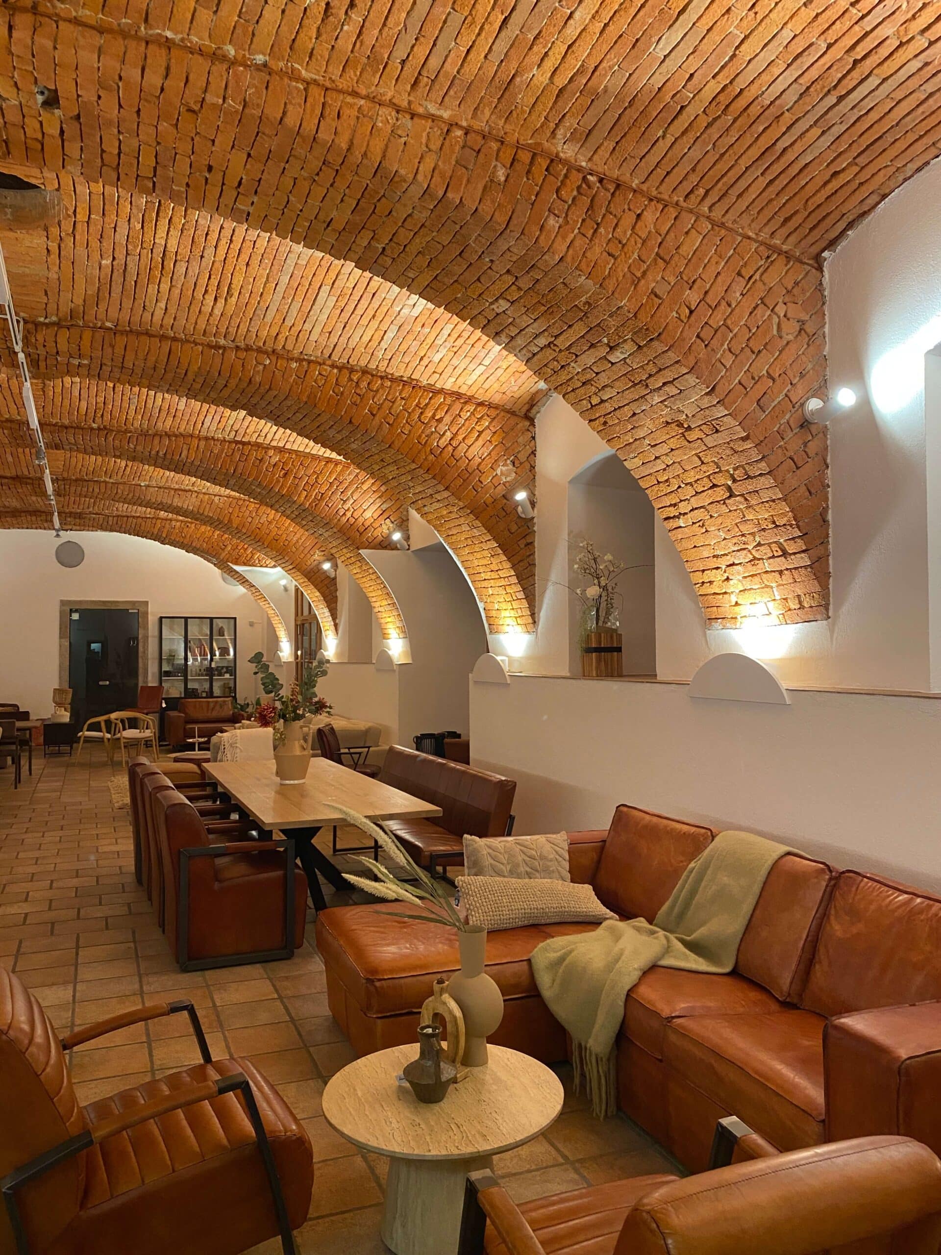 Räume ins richtige Licht setzen. Unsere Projekte zeigen, wie Licht Design, Atmosphäre und Komfort perfekt vereint. 📞 0680 14 64 886 🌐 apollonlux.at