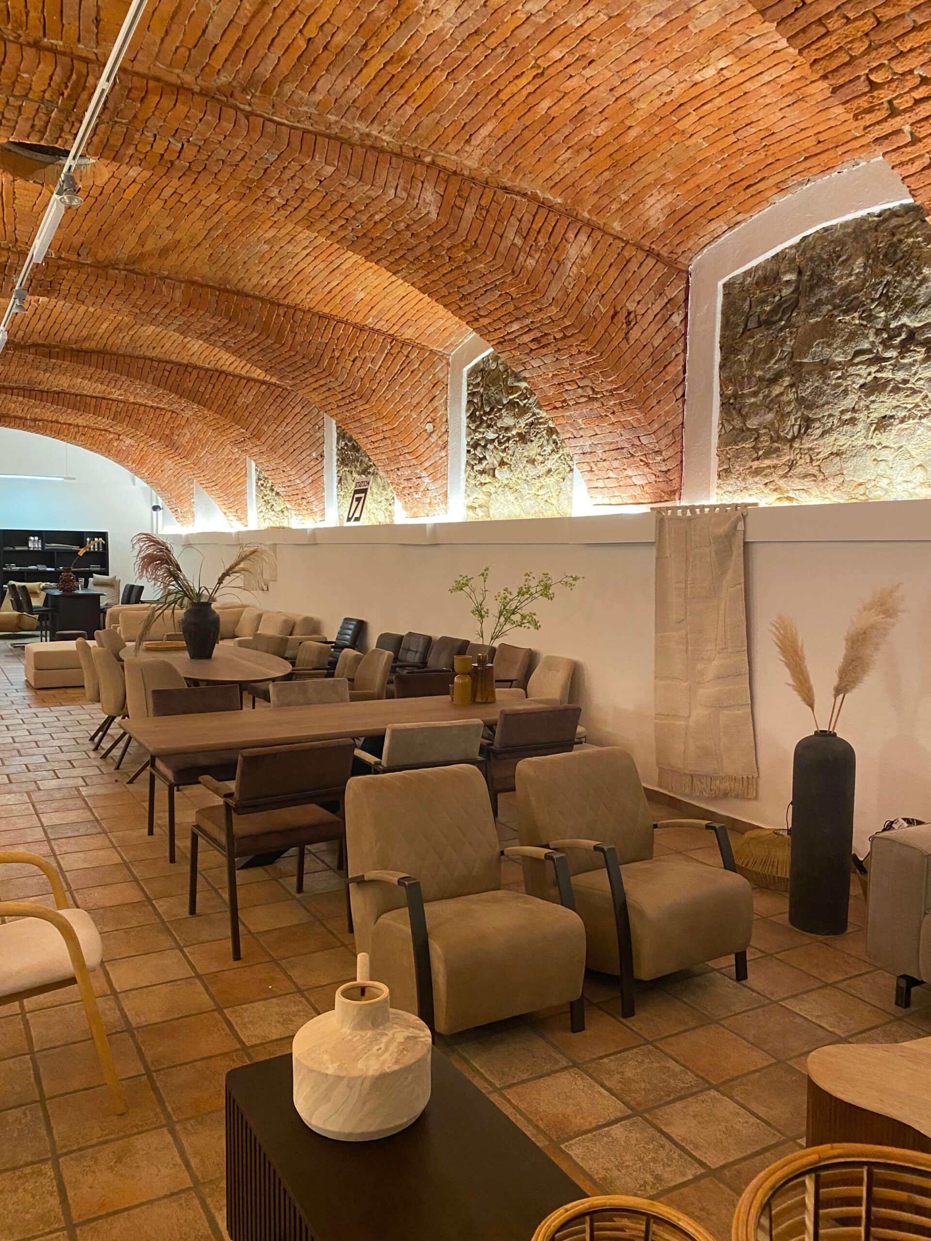 Räume ins richtige Licht setzen. Unsere Projekte zeigen, wie Licht Design, Atmosphäre und Komfort perfekt vereint. 📞 0680 14 64 886 🌐 apollonlux.at