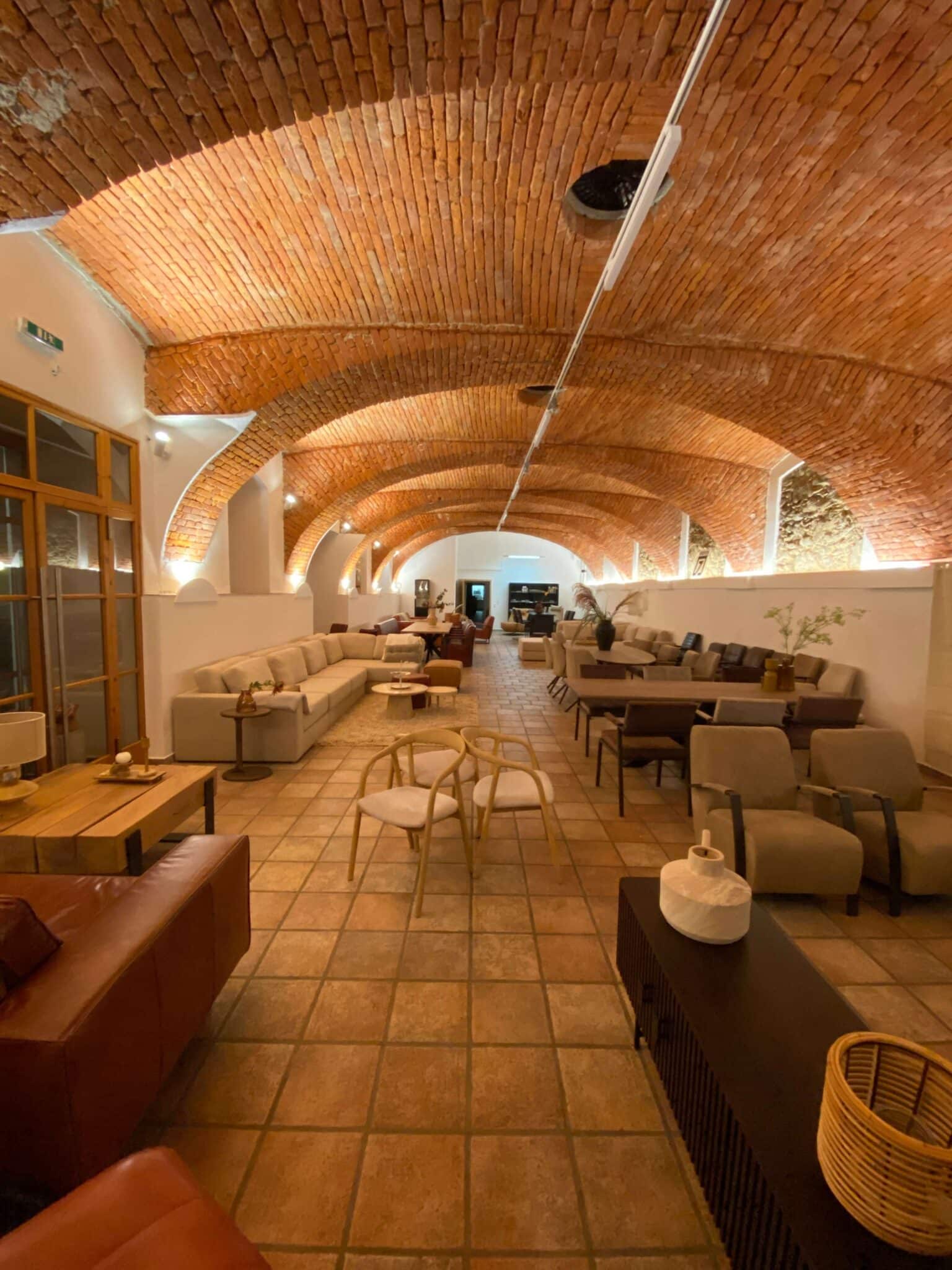 Räume ins richtige Licht setzen. Unsere Projekte zeigen, wie Licht Design, Atmosphäre und Komfort perfekt vereint. 📞 0680 14 64 886 🌐 apollonlux.at